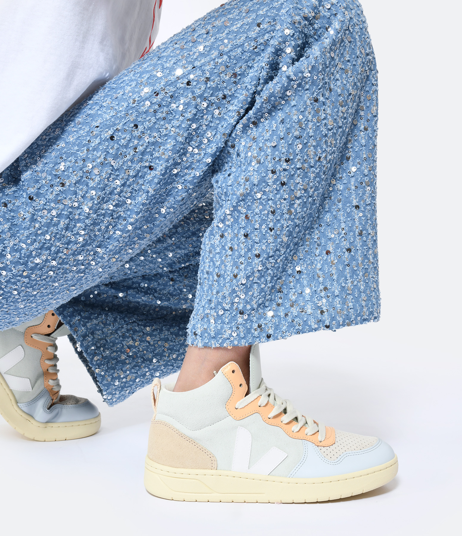 V 15 Suede Trainers – Jade, White and Multicoloured