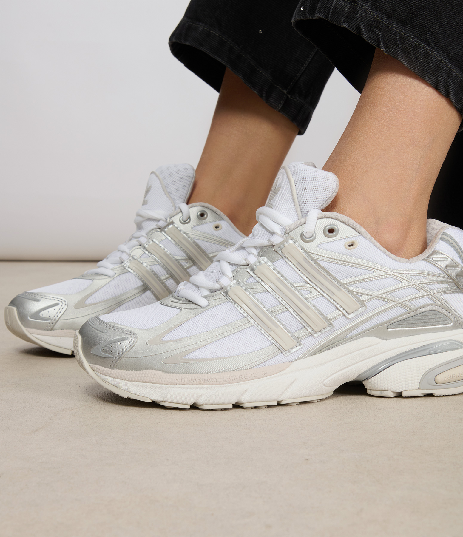Adistar Cushion Trainers – White, Silver
