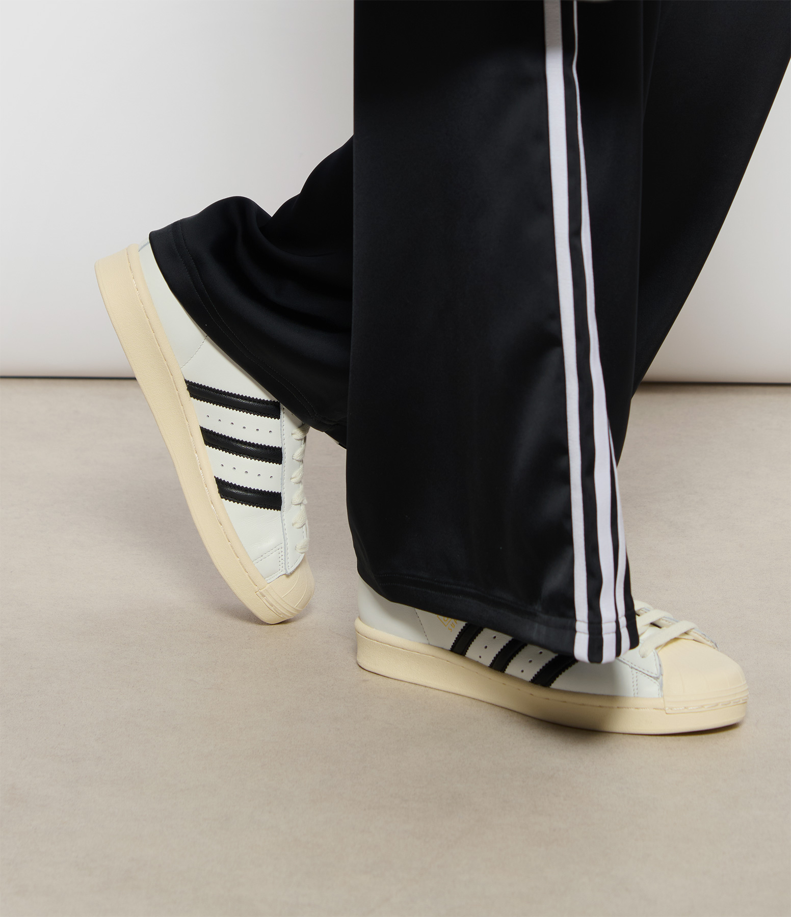 Superstar Vintage trainers in Cwhite and Cblack Crewht