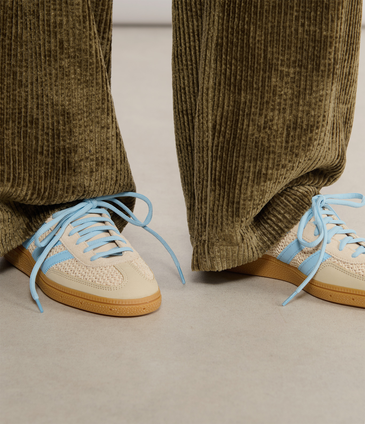 Handball Spezial Sand Strata Clear Sky Trainers