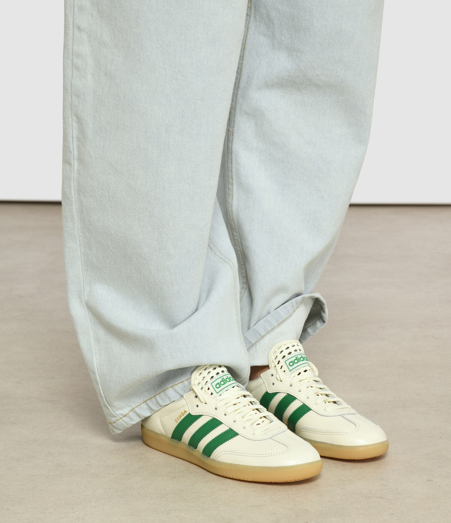 Samba OG W trainers in Off-White/Green/Metallic Gold.