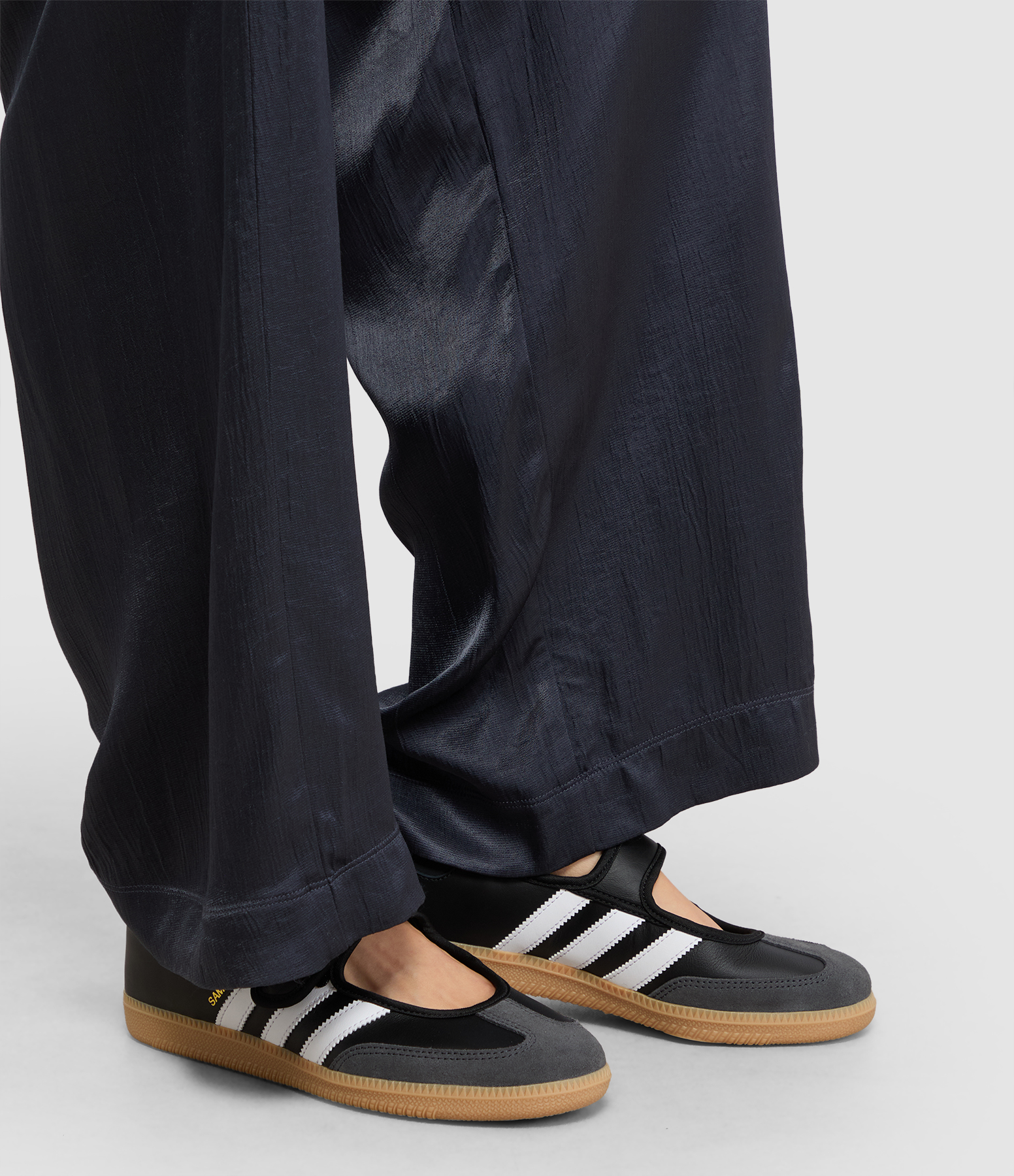 Samba Jane Cloud White / Carbon / Core Black ballet flats