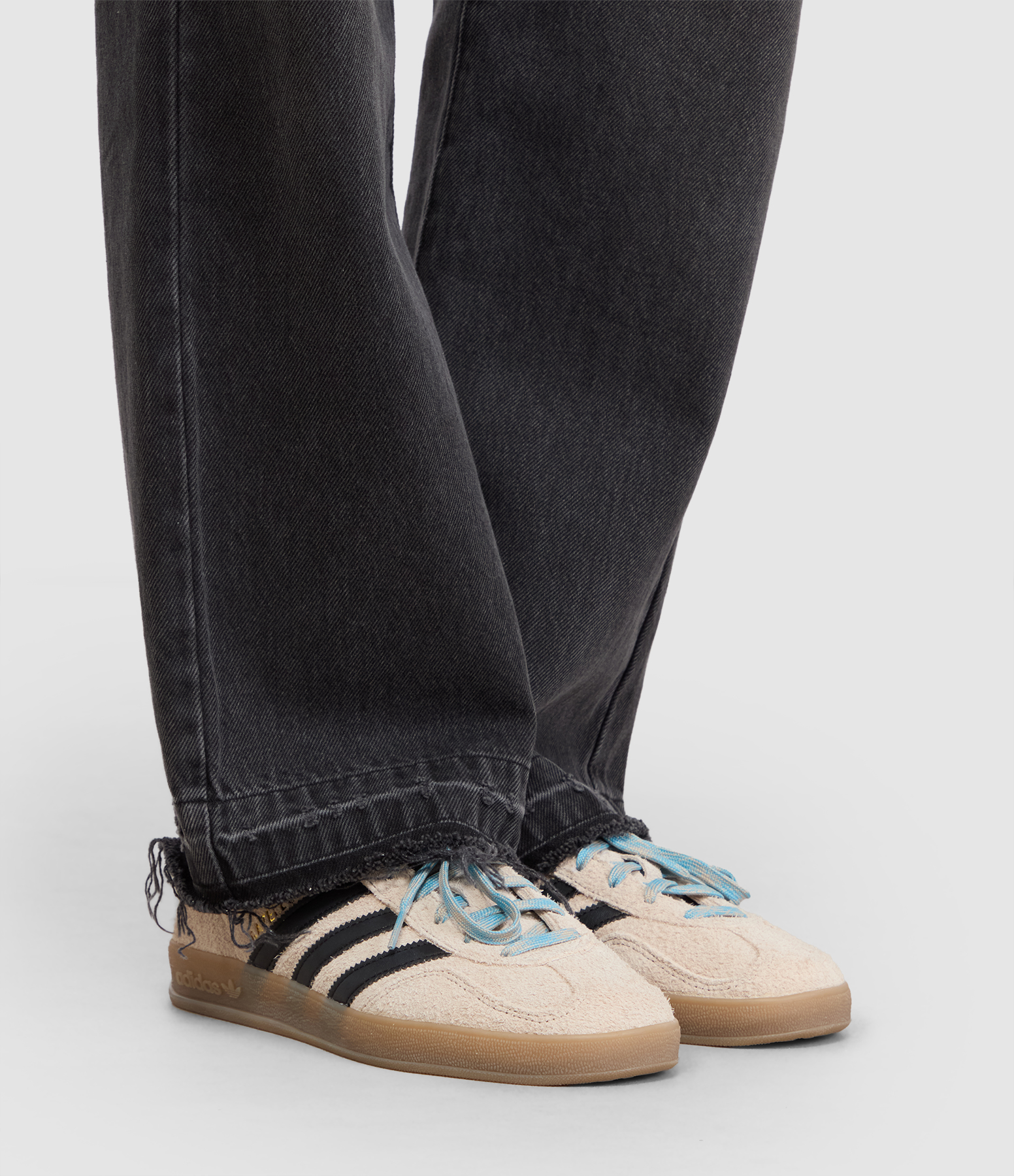 Gazelle trainers in Khaki Three/Core Black/Preloved Blue