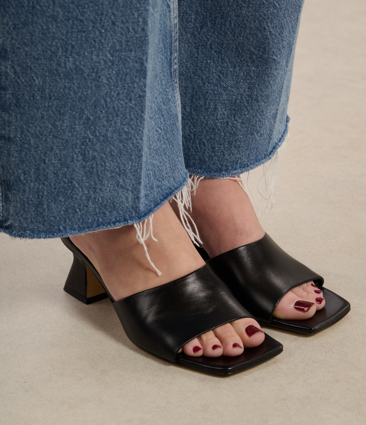 Ale Black Sandals
