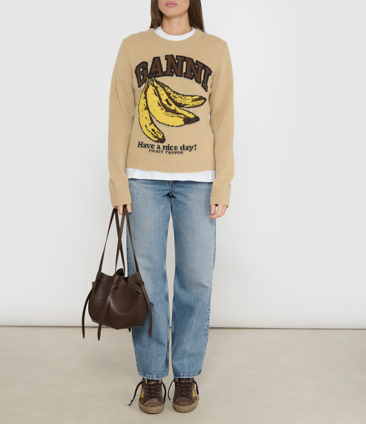 Low-rise, loose-fit jeans in Vault