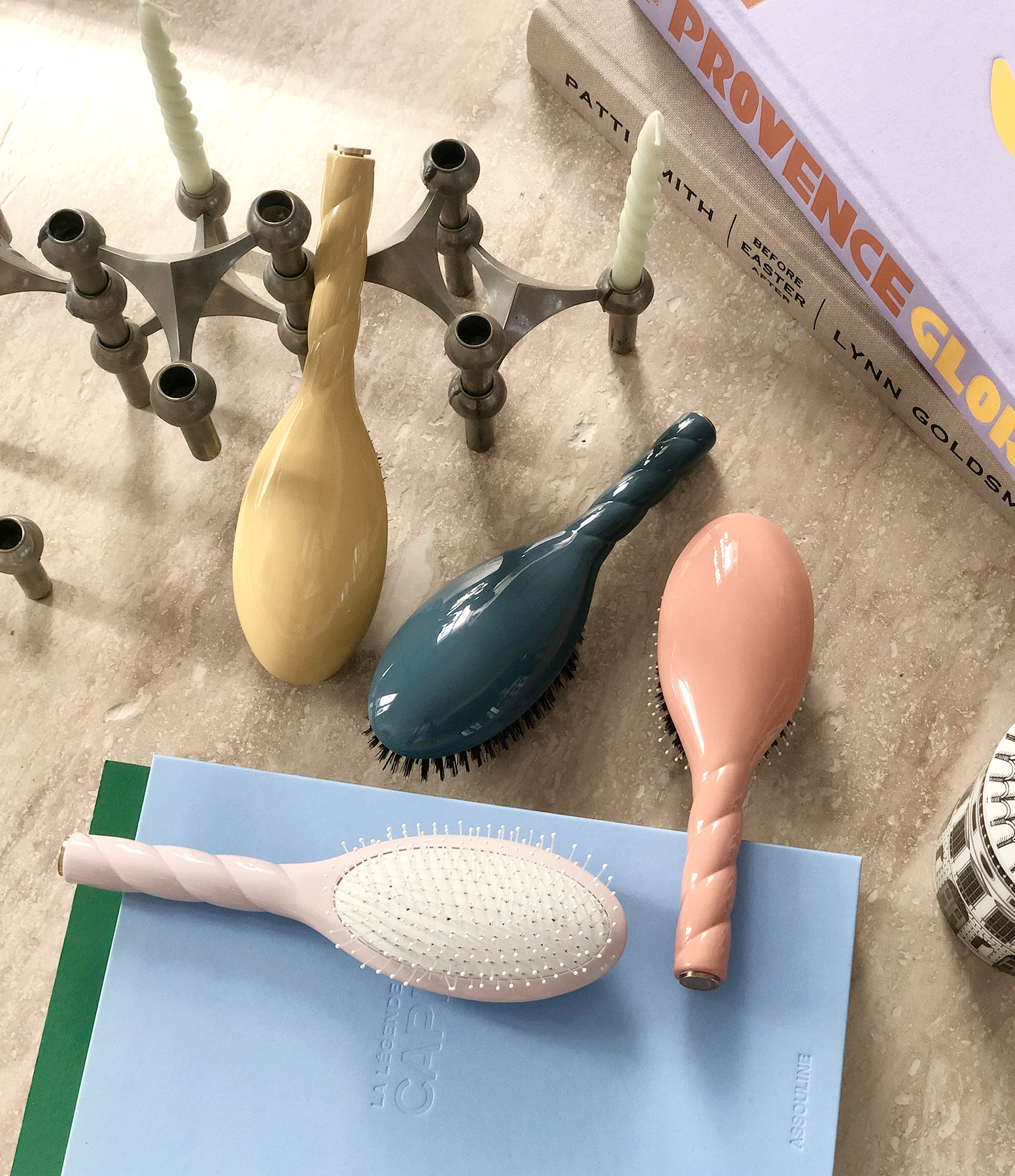 No. 03 The Sensitive Scalp Brush – L'Indispensable Douceur, Ink Blue