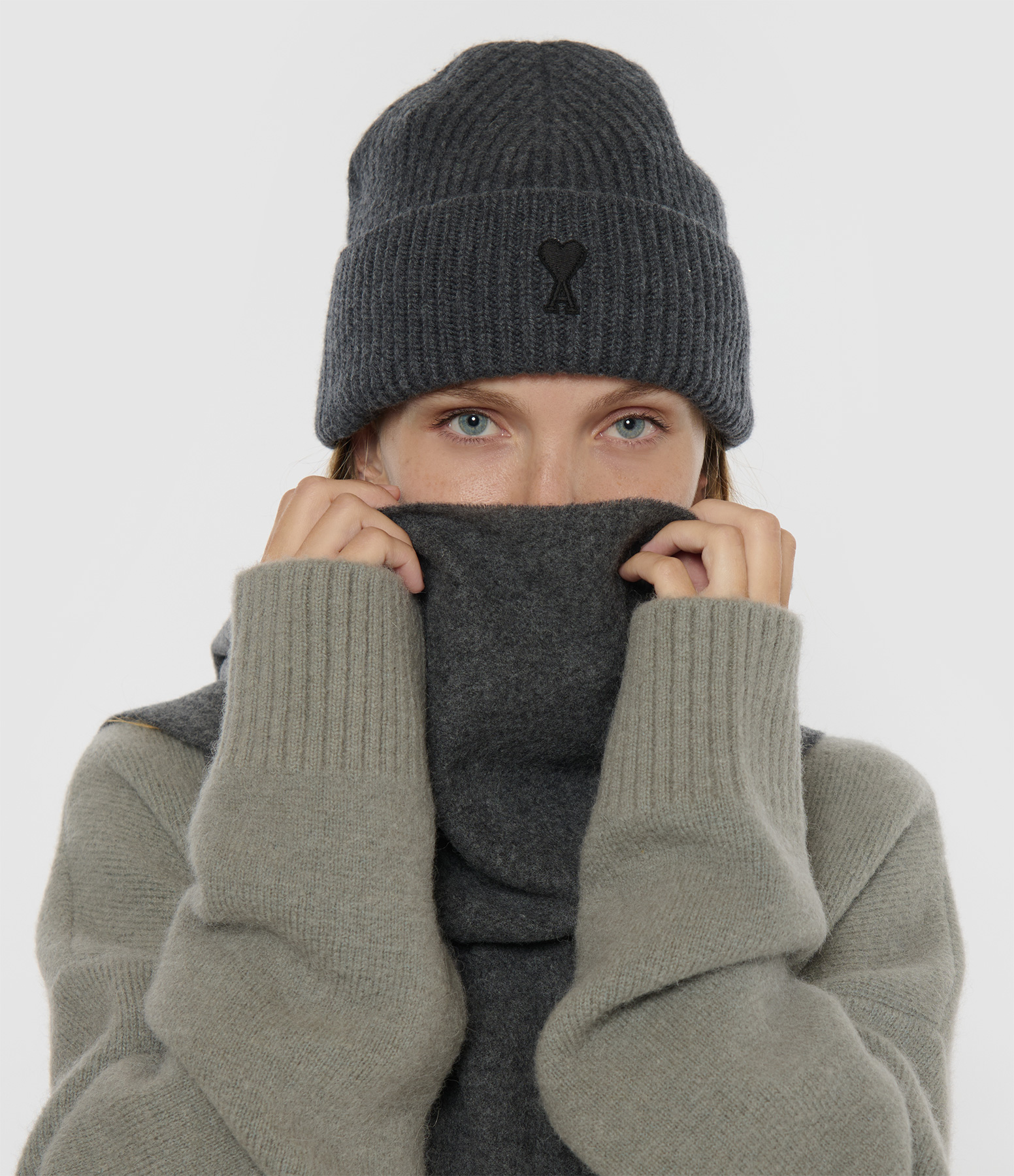 ‘Ami de Cœur’ Beanie in Grey Marled with Black