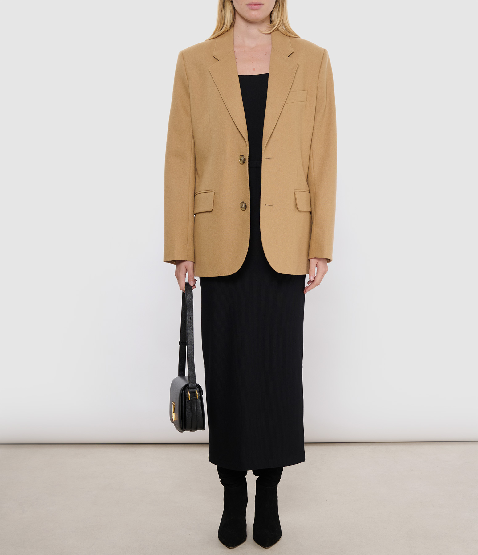 Loose-fitting 2-button camel jacket