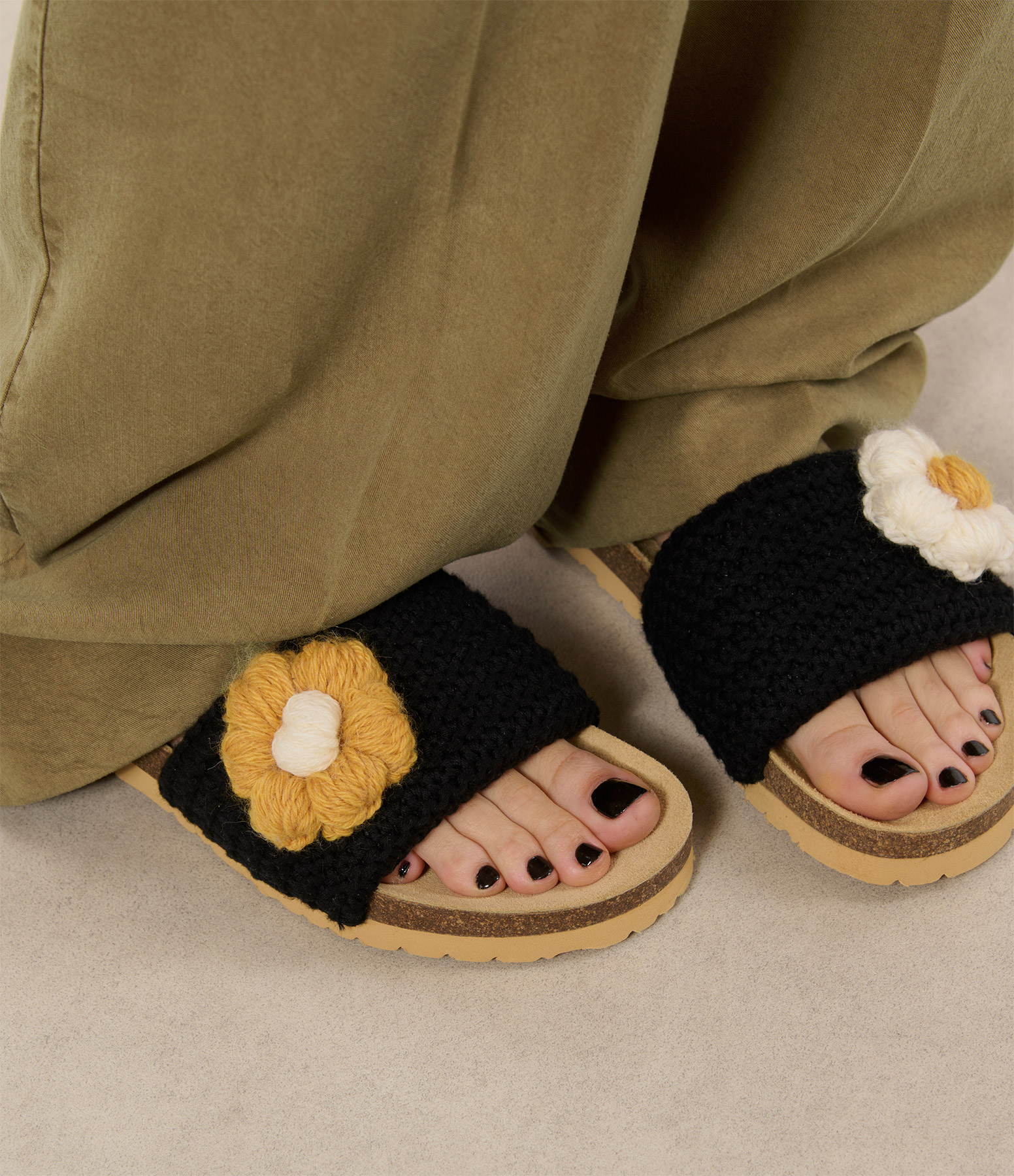Black Daisy Puff Mules