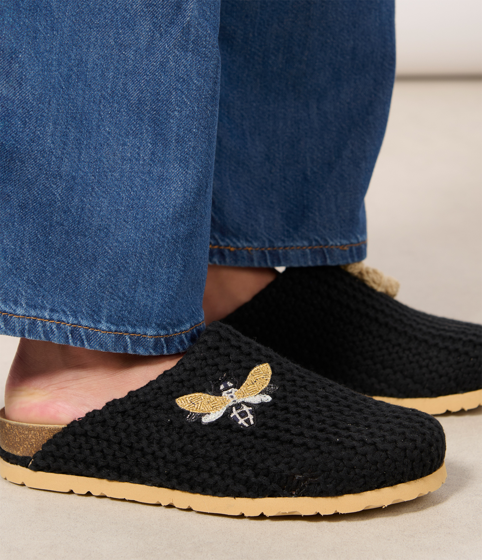 Magic Dragonfly Clogs – Black