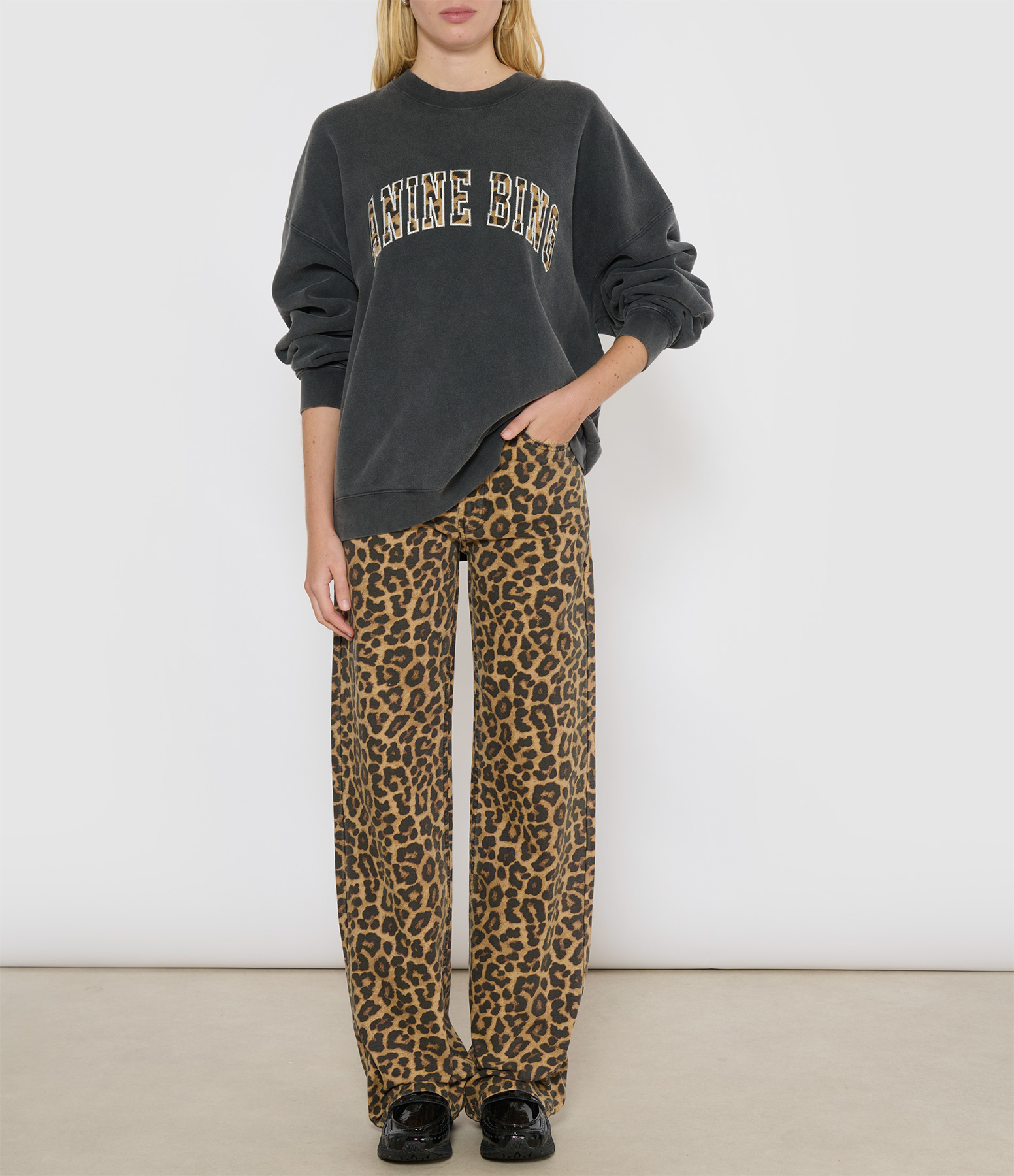 Miles Washed Black Sweatshirt