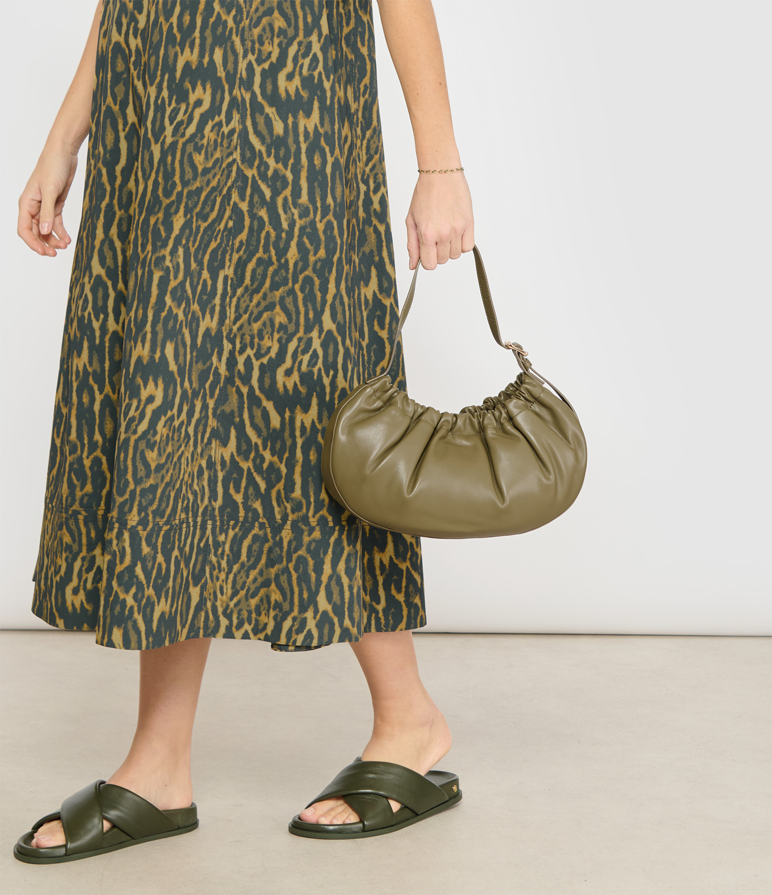 Ninon Hoop Bag in Military Khaki