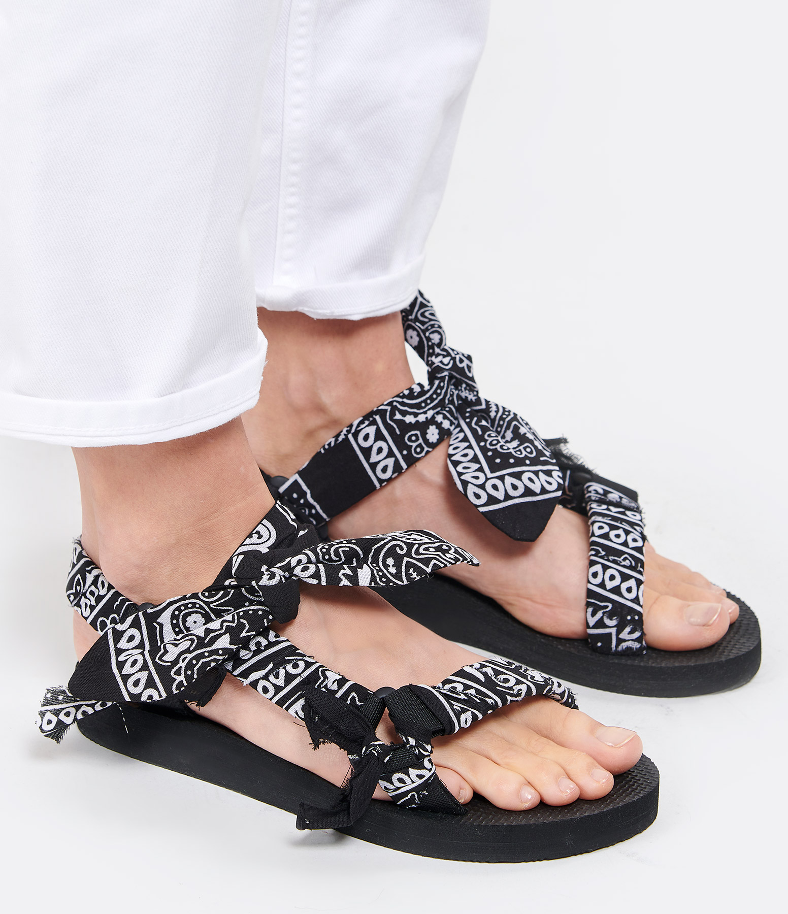 Trekky Bandana Knot Sandals – Black