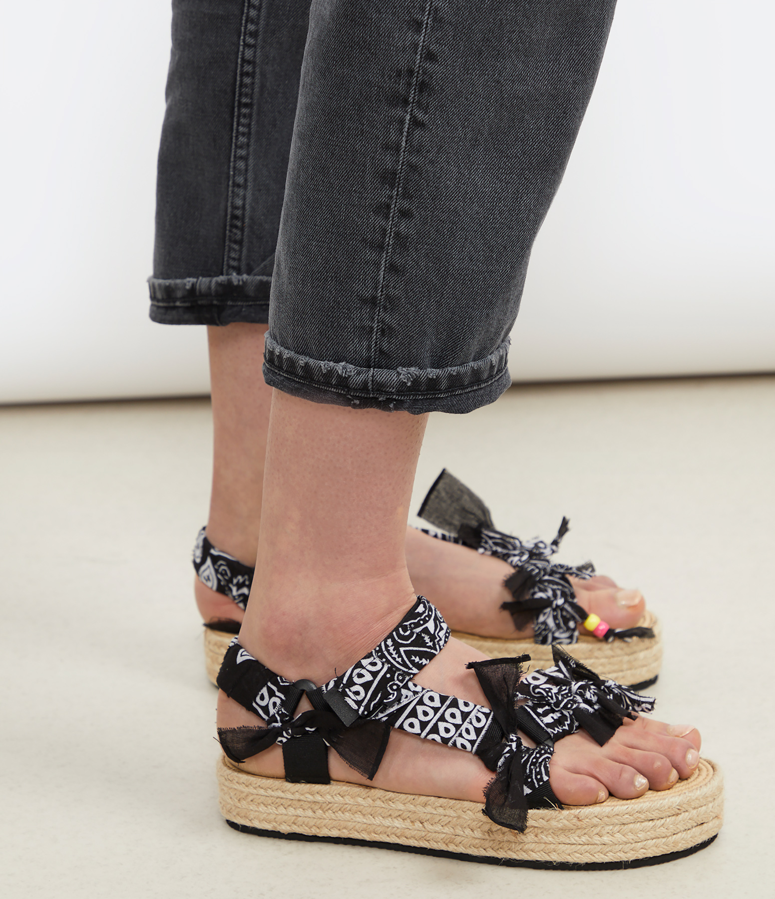 Trekky Raphia Bandana Black Sandals