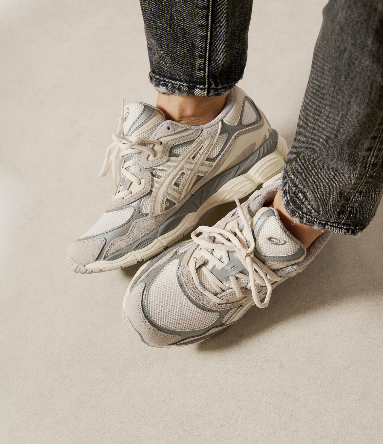 Gel-Nyc Cream Grey Trainers