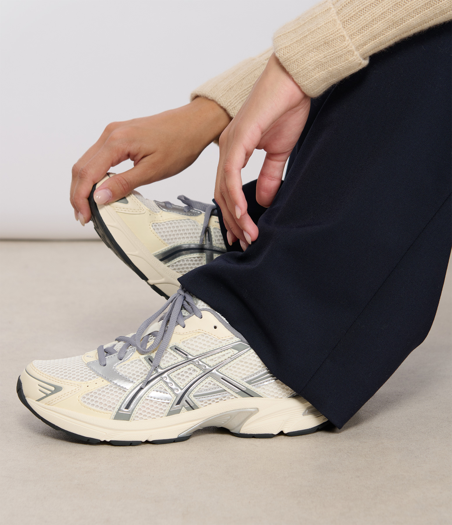 Gel-1130 Cream Clay Grey trainers