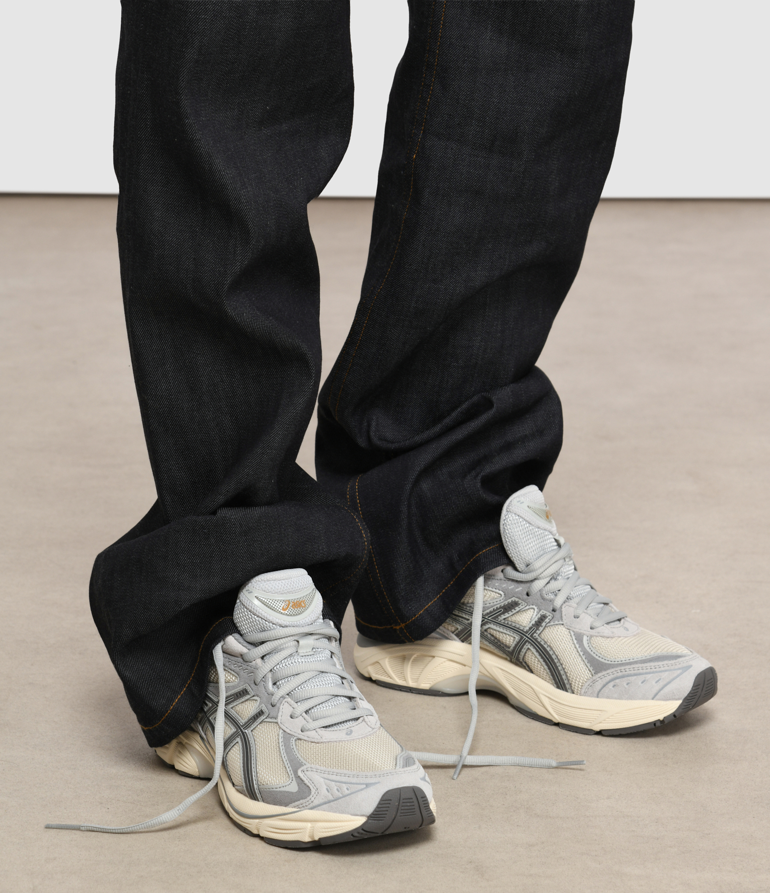 GT-2160 Cream Carbon trainers