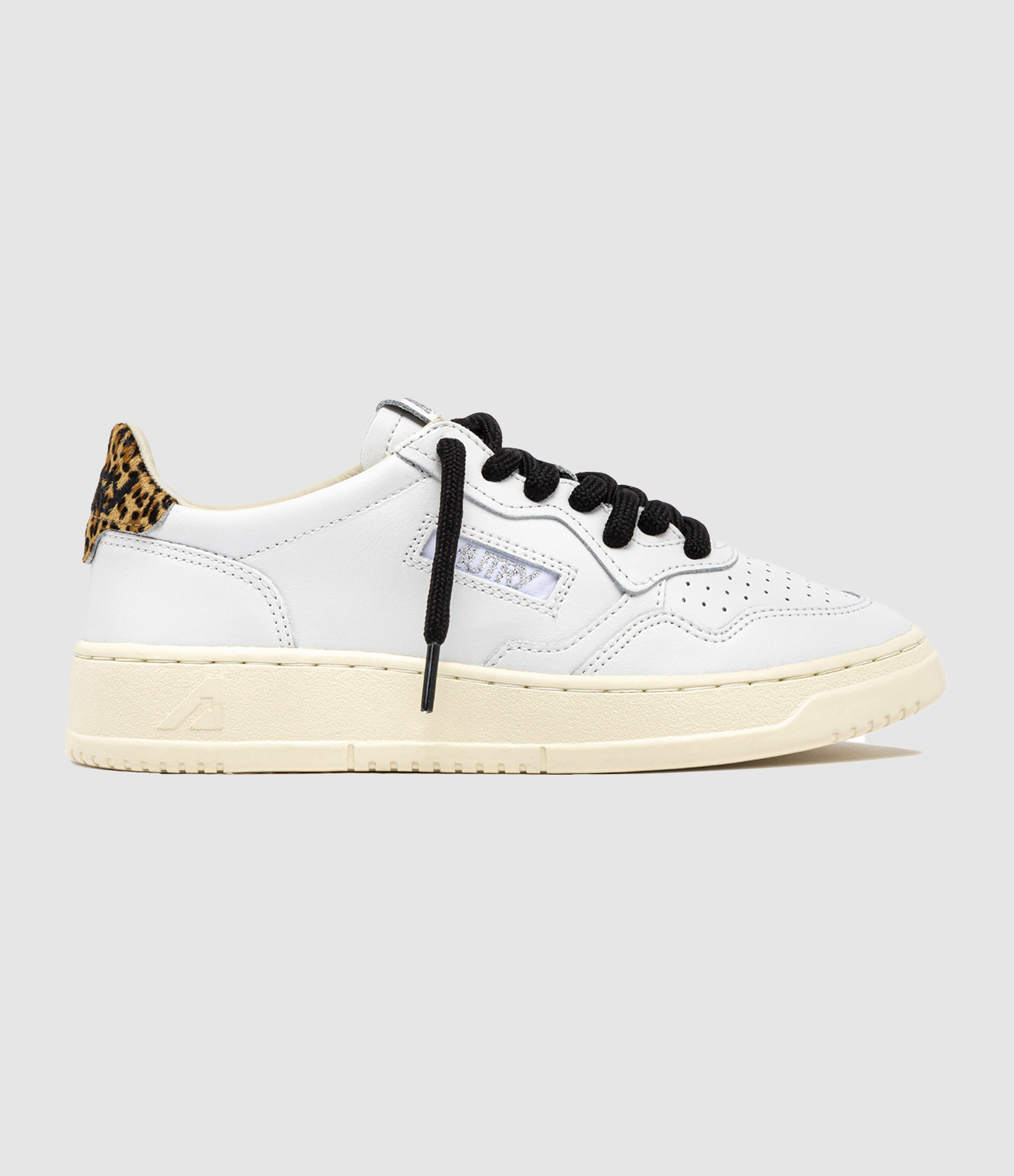 Medalist Low Lea Polace White Leopard trainers