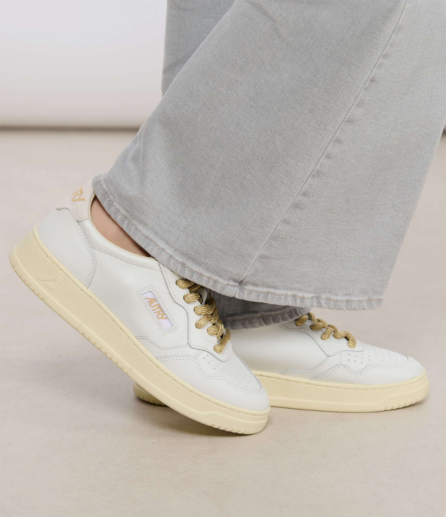 Women’s Medalist Low Trainers in Leat Swoll
