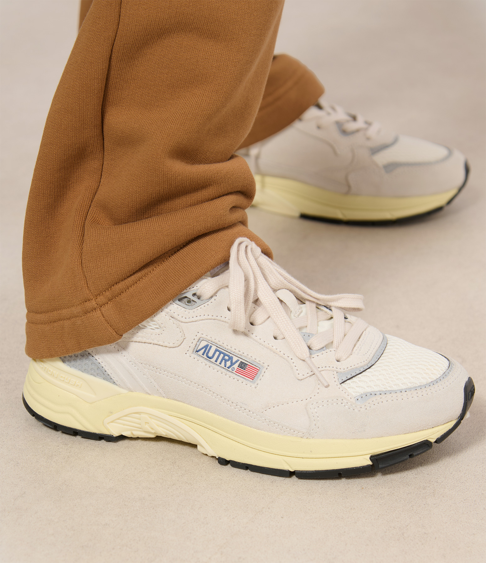 Women’s Hyperway Low Trainers – Suede and Mesh, White and Silver