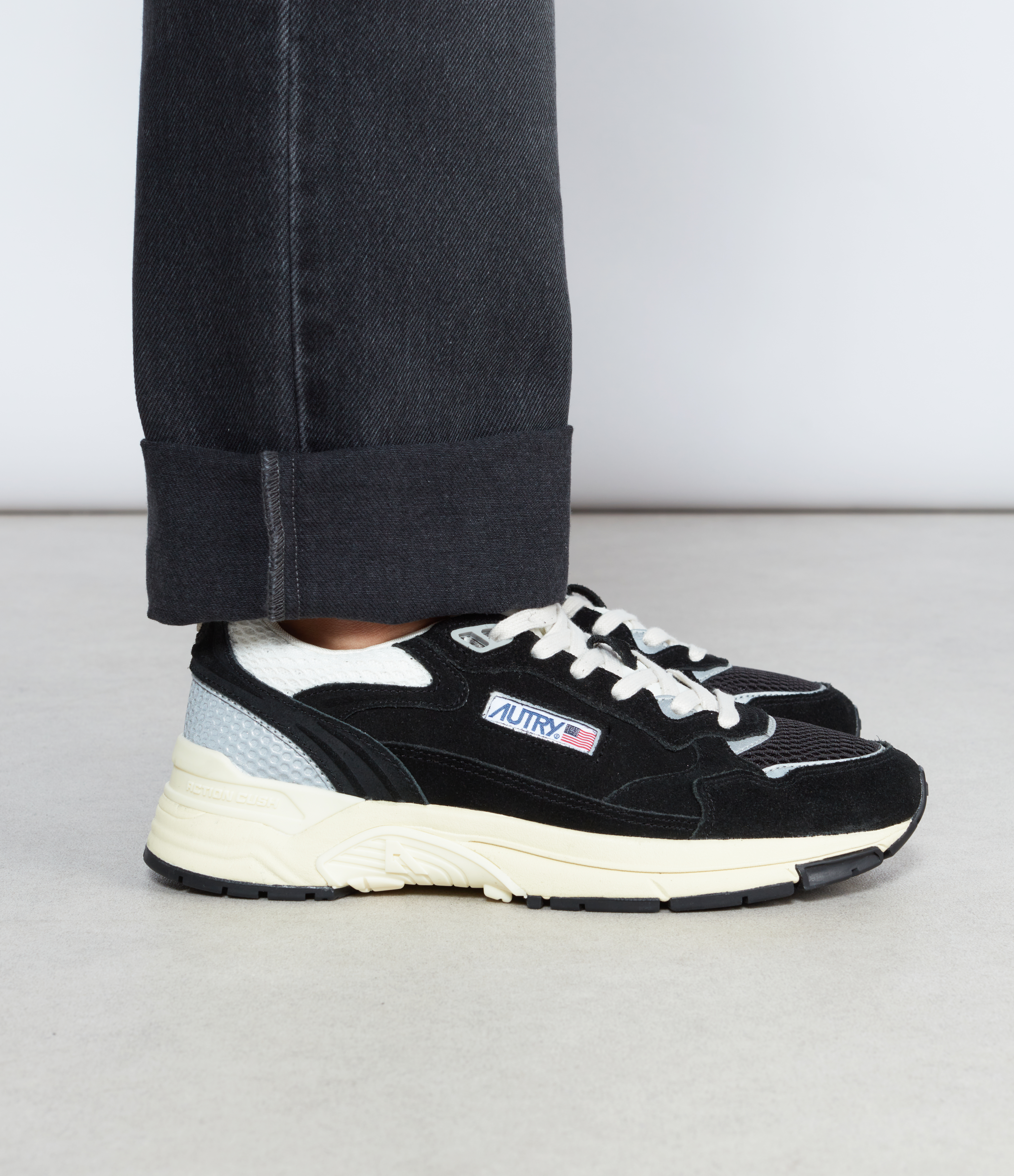 Women’s Hyperway Low Trainers – Suede and Mesh, Black and Silver