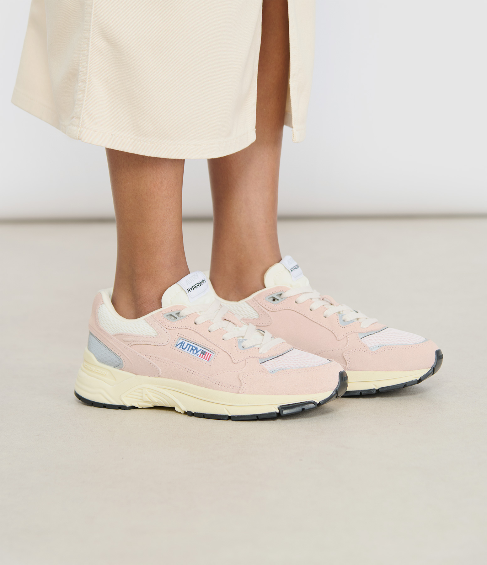 Hyperway Low Suede Mesh Silk Silver trainers