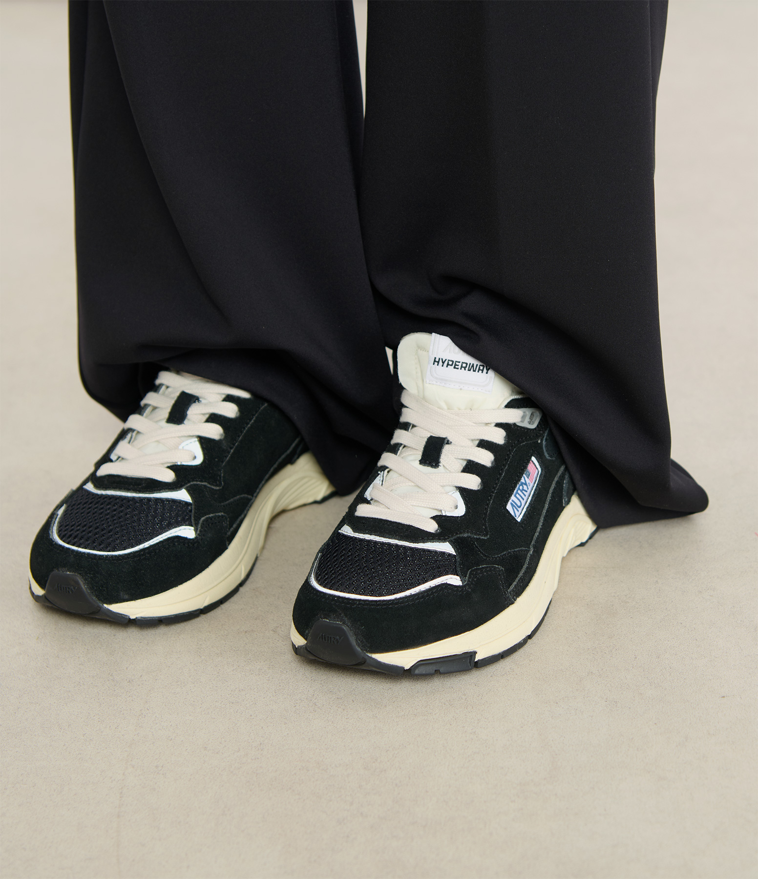 Hyperway Low Suede Mesh Black trainers