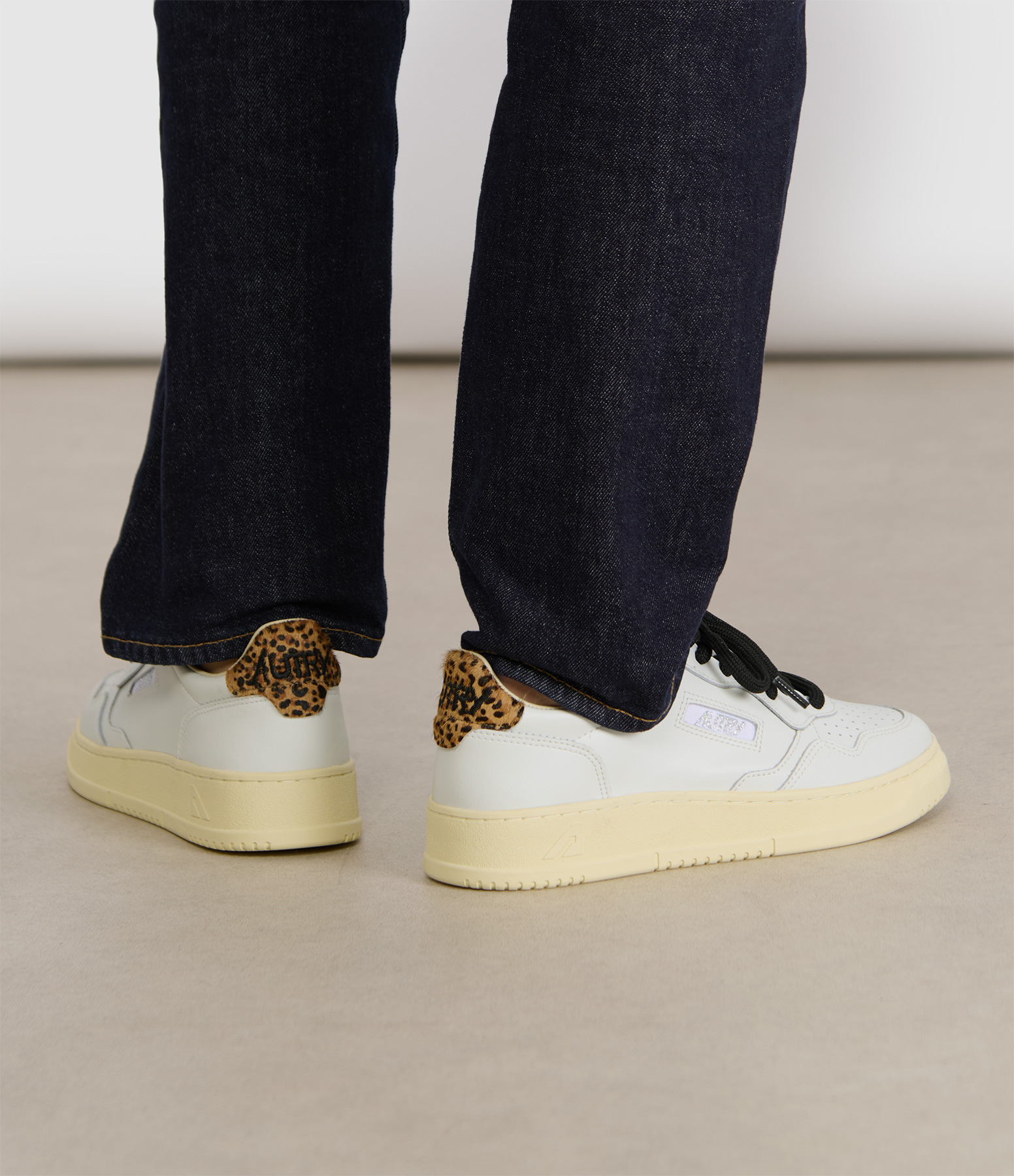 Medalist Low Lea Polace White Leopard trainers