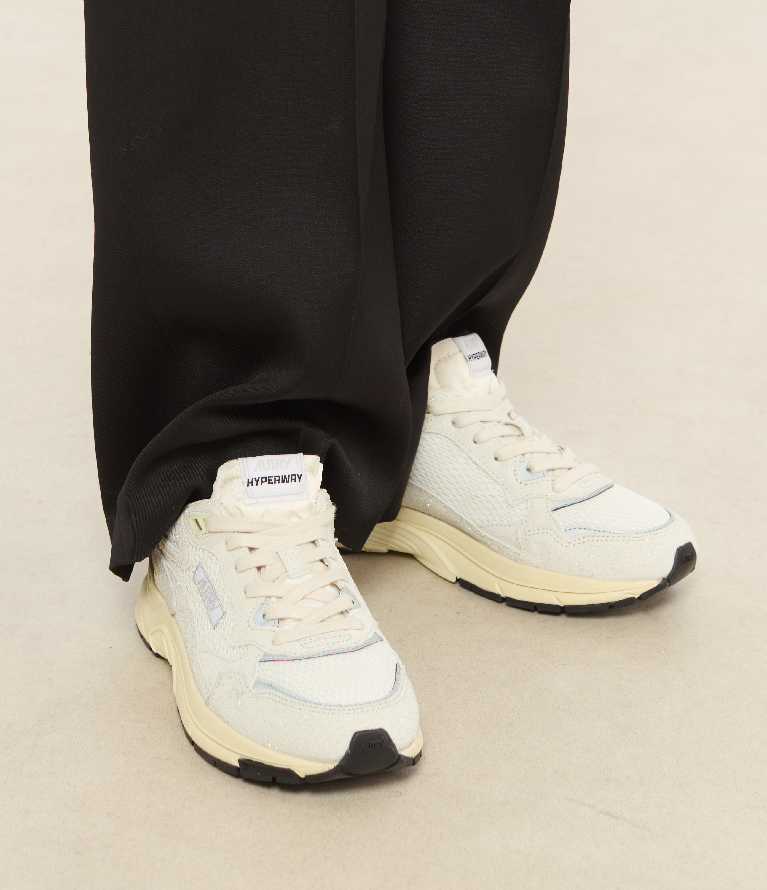 Hyperway Low Mesh Sueglit White Silver trainers