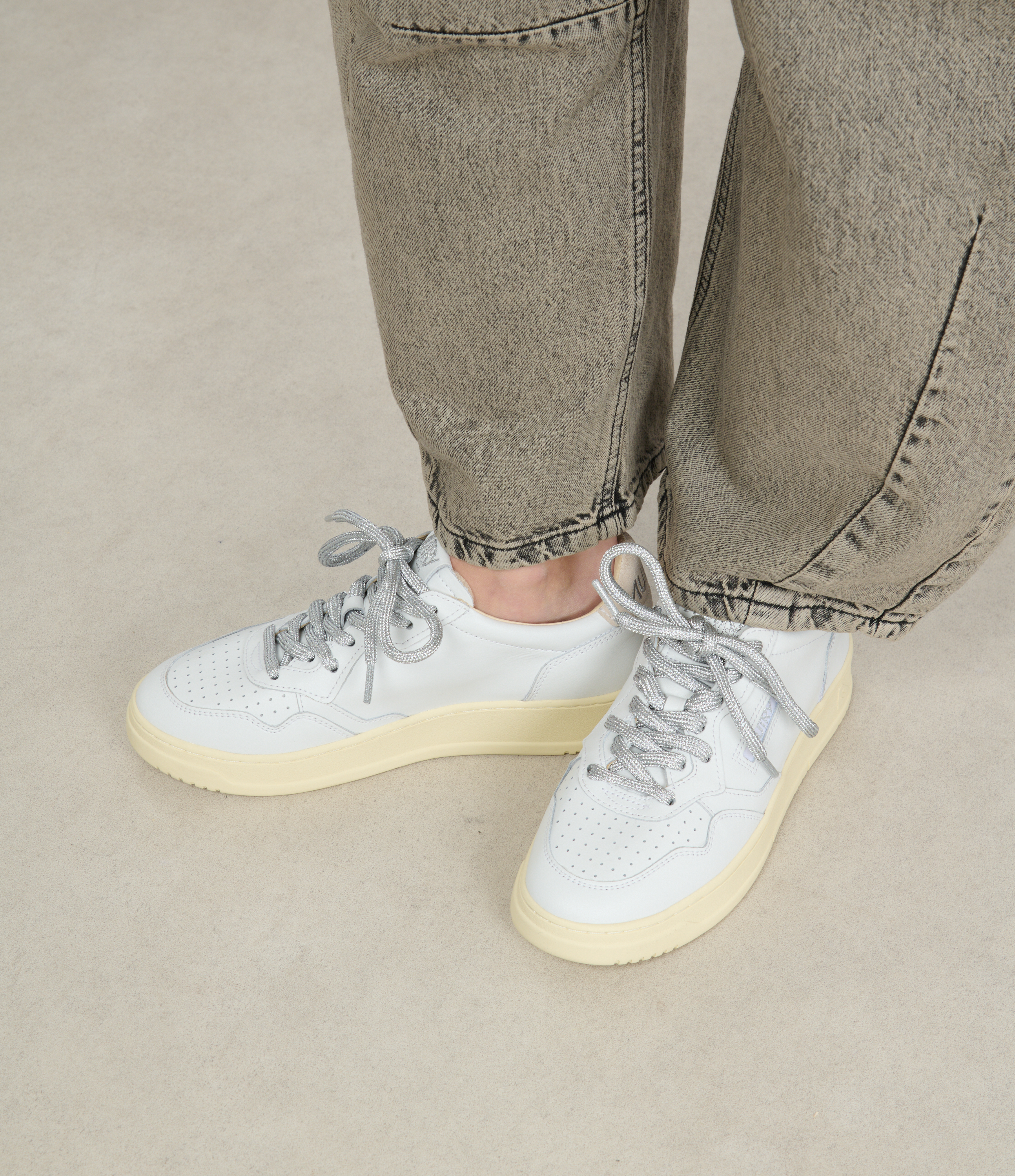 Medalist Low Leat Swoll White Silver trainers