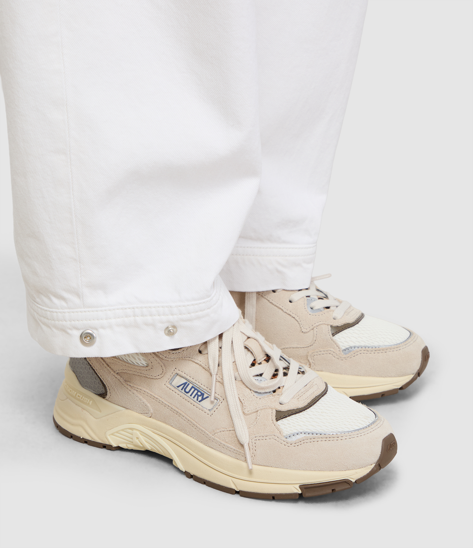 Hyperway Low Sueme Pon Marshmallow Leo trainers