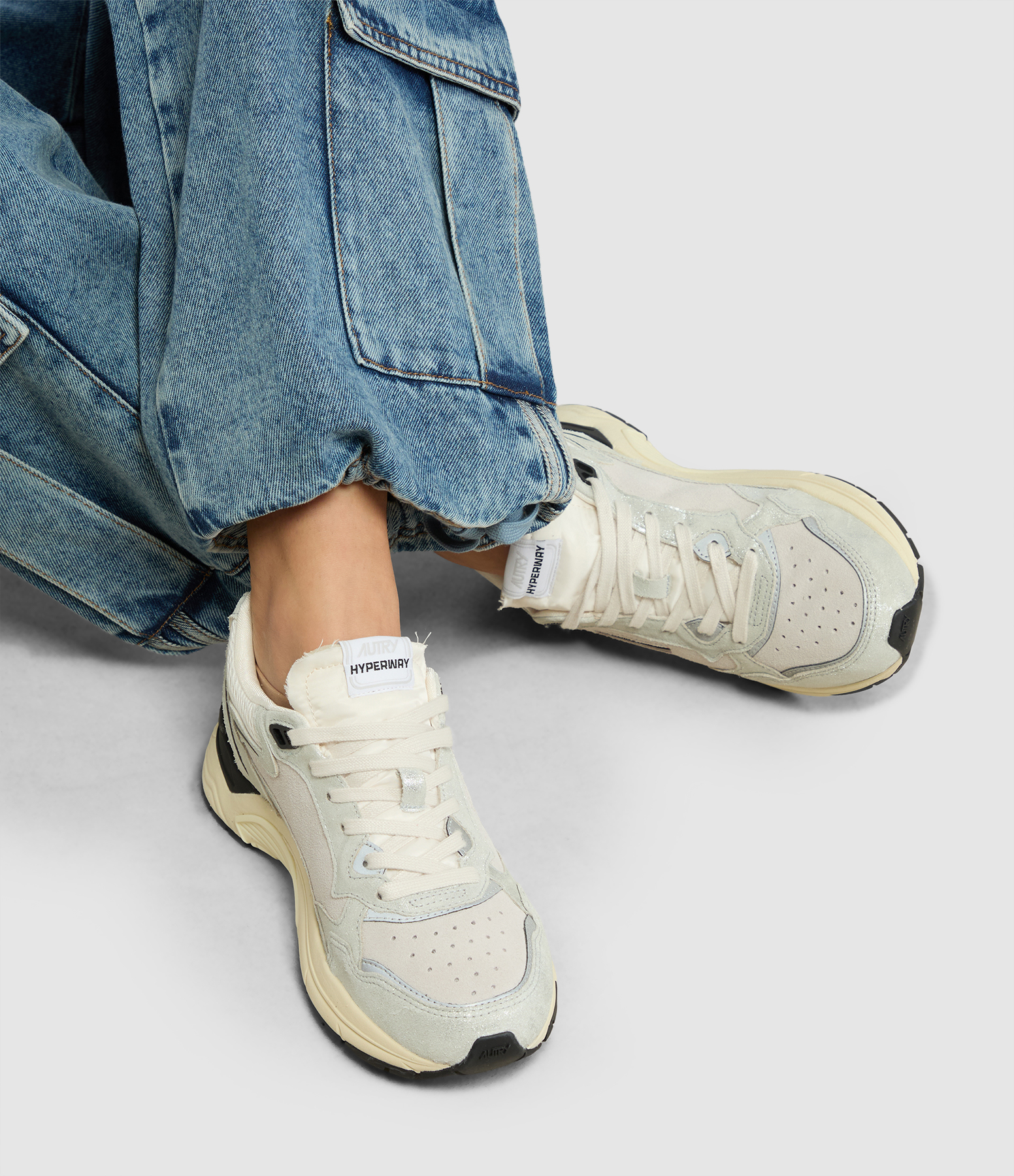 Hyperway Low Lamsue Mesh trainers in Silver and White