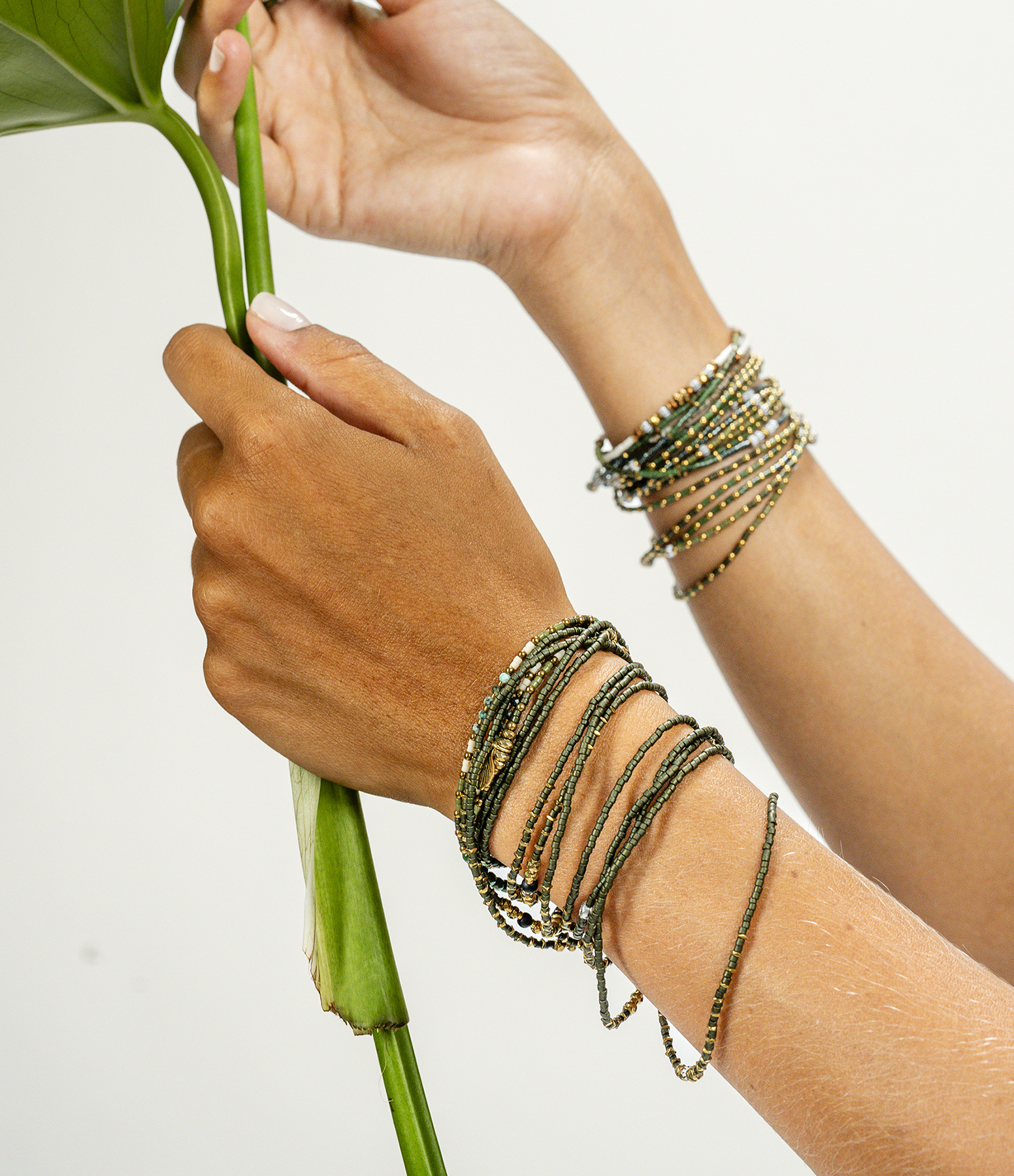 Necklace and 3-strand bracelet in olive-green avocado, 49cm