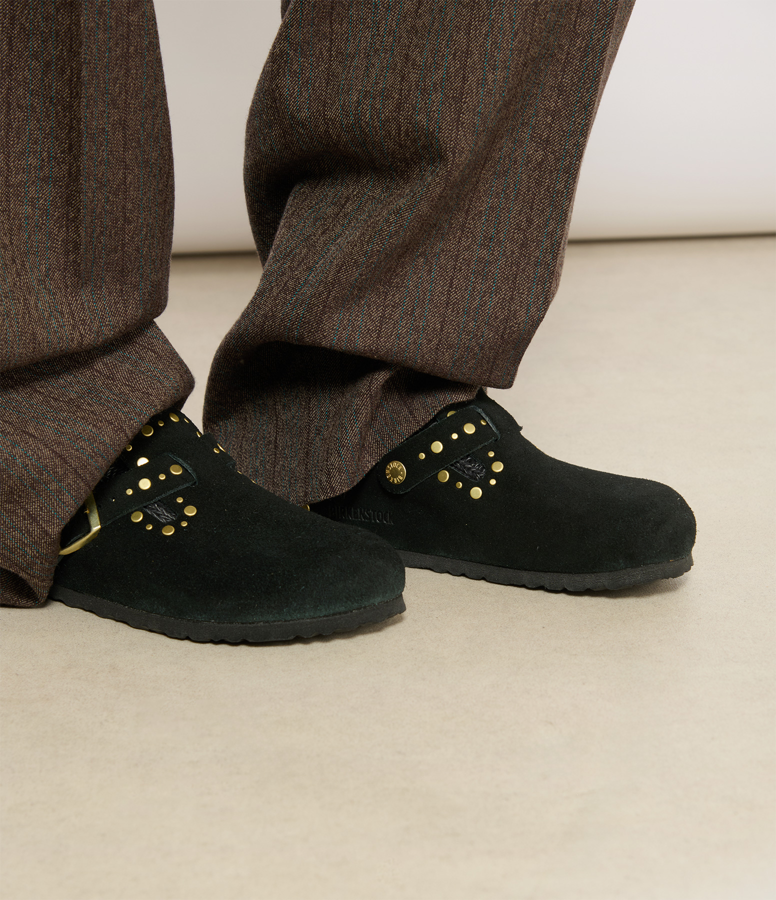 Boston Rivet Leve Black Clogs