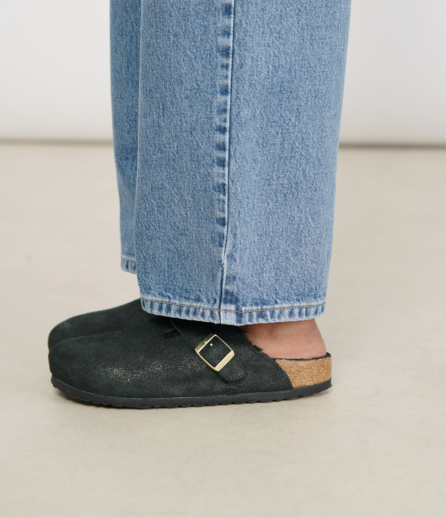 Leve Shimmer Black Boston Shearling Clogs