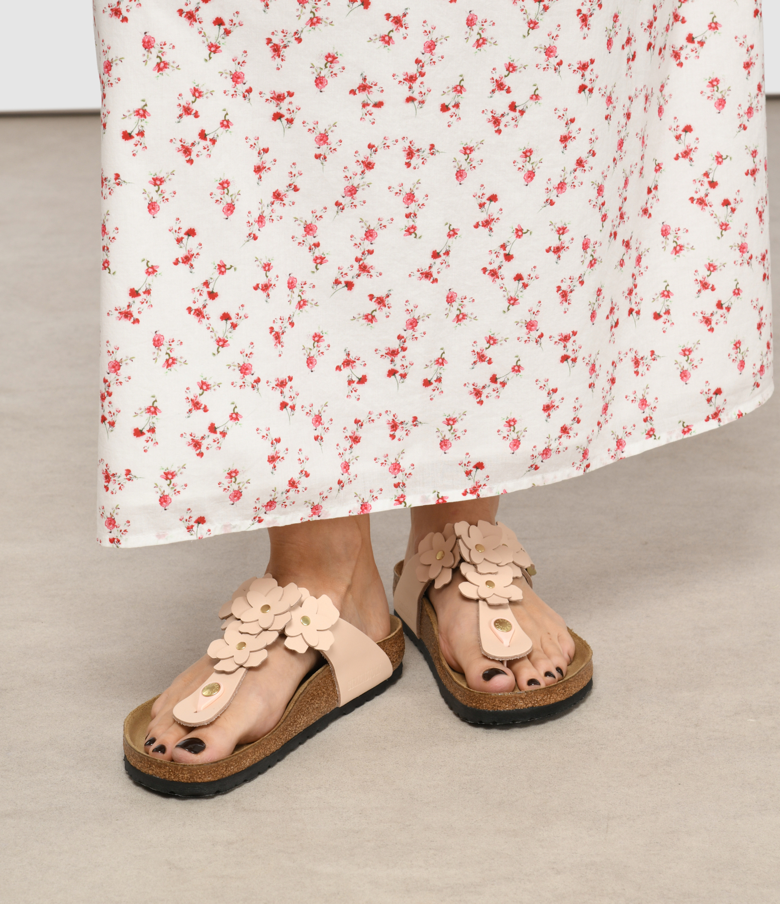 Gizeh Flower Leather Sandals in Light Pink