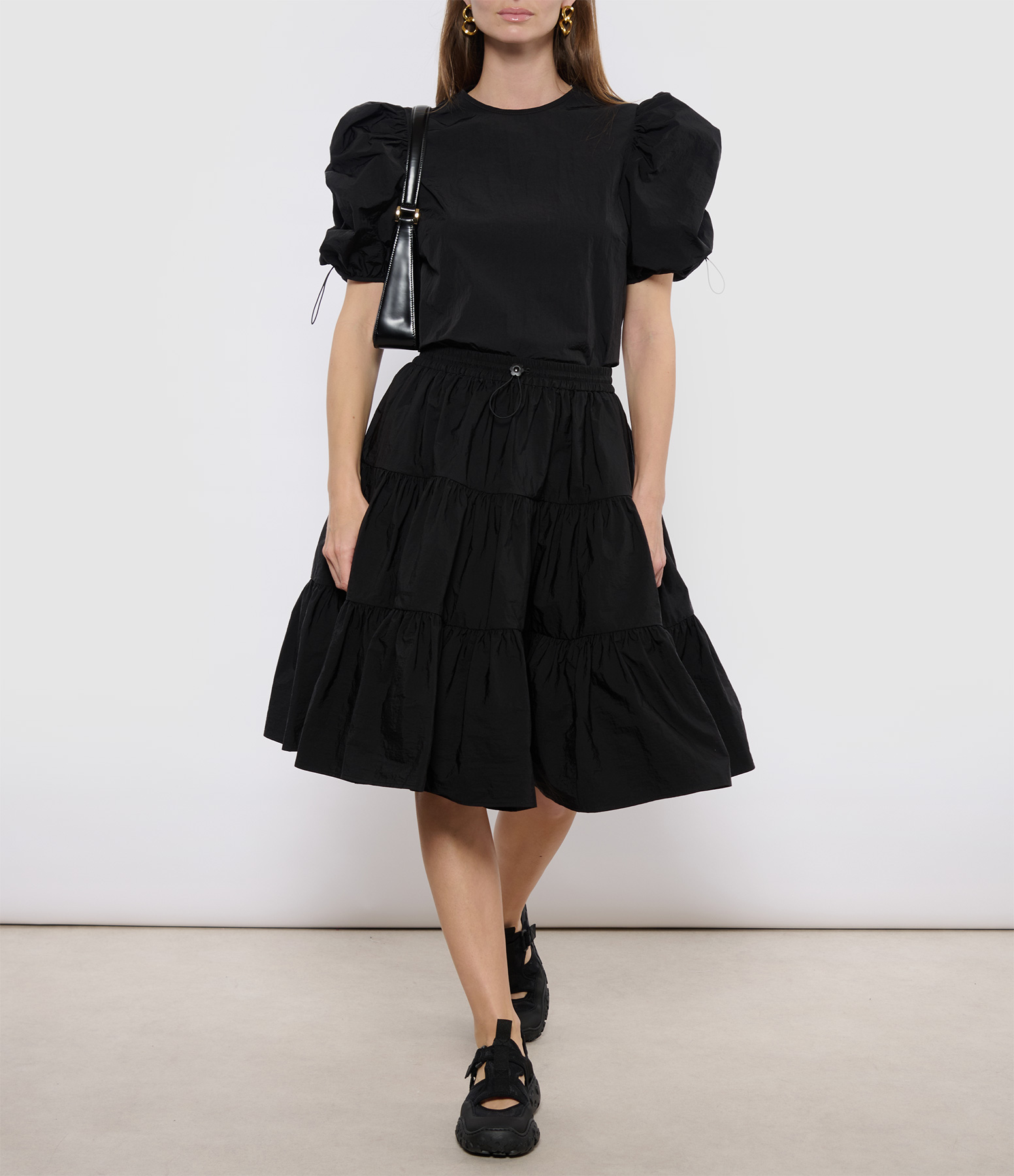 Amari Black Top