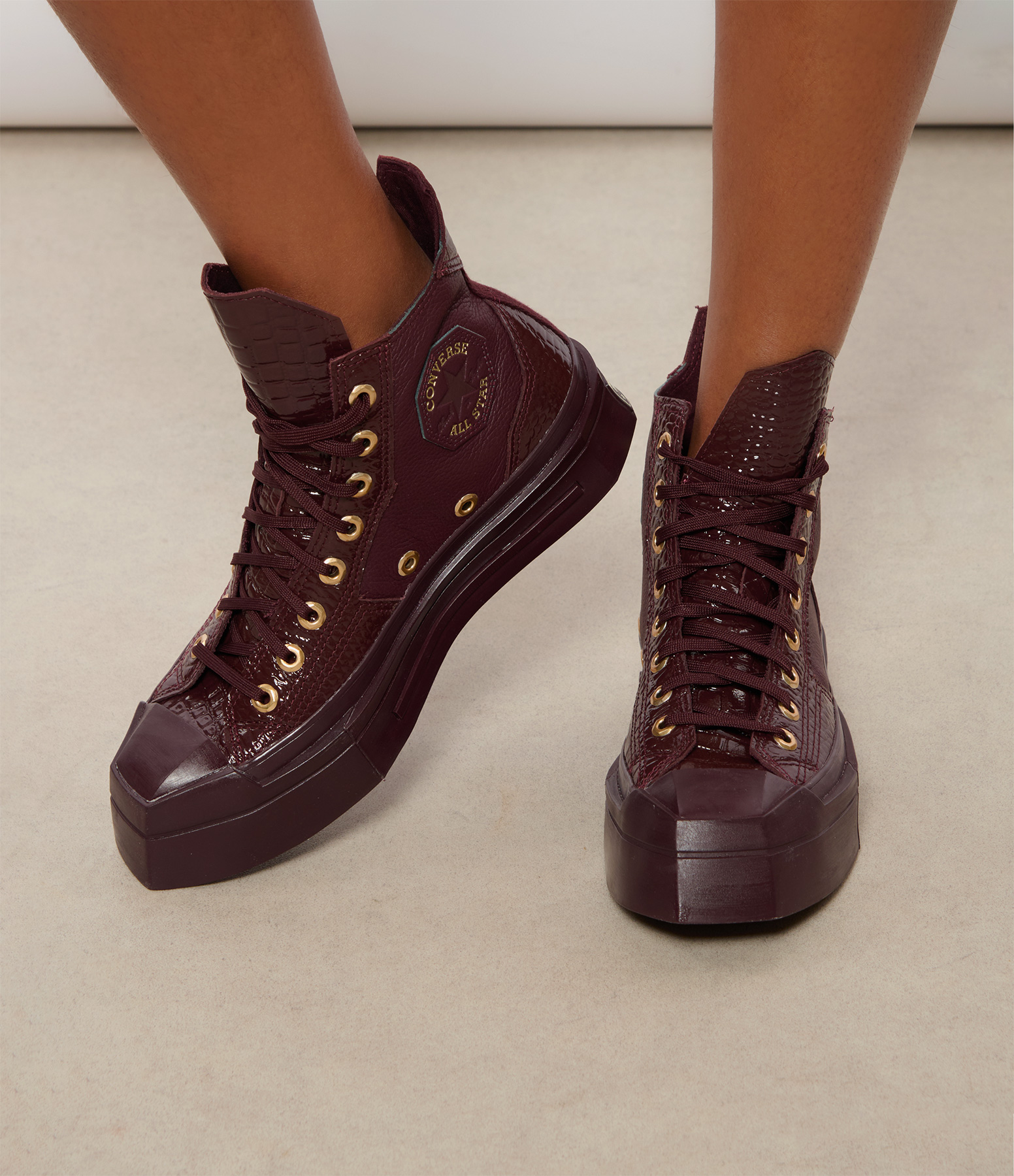 Chuck 70 De Luxe Squared Hi Bloodstone Gold Black trainers