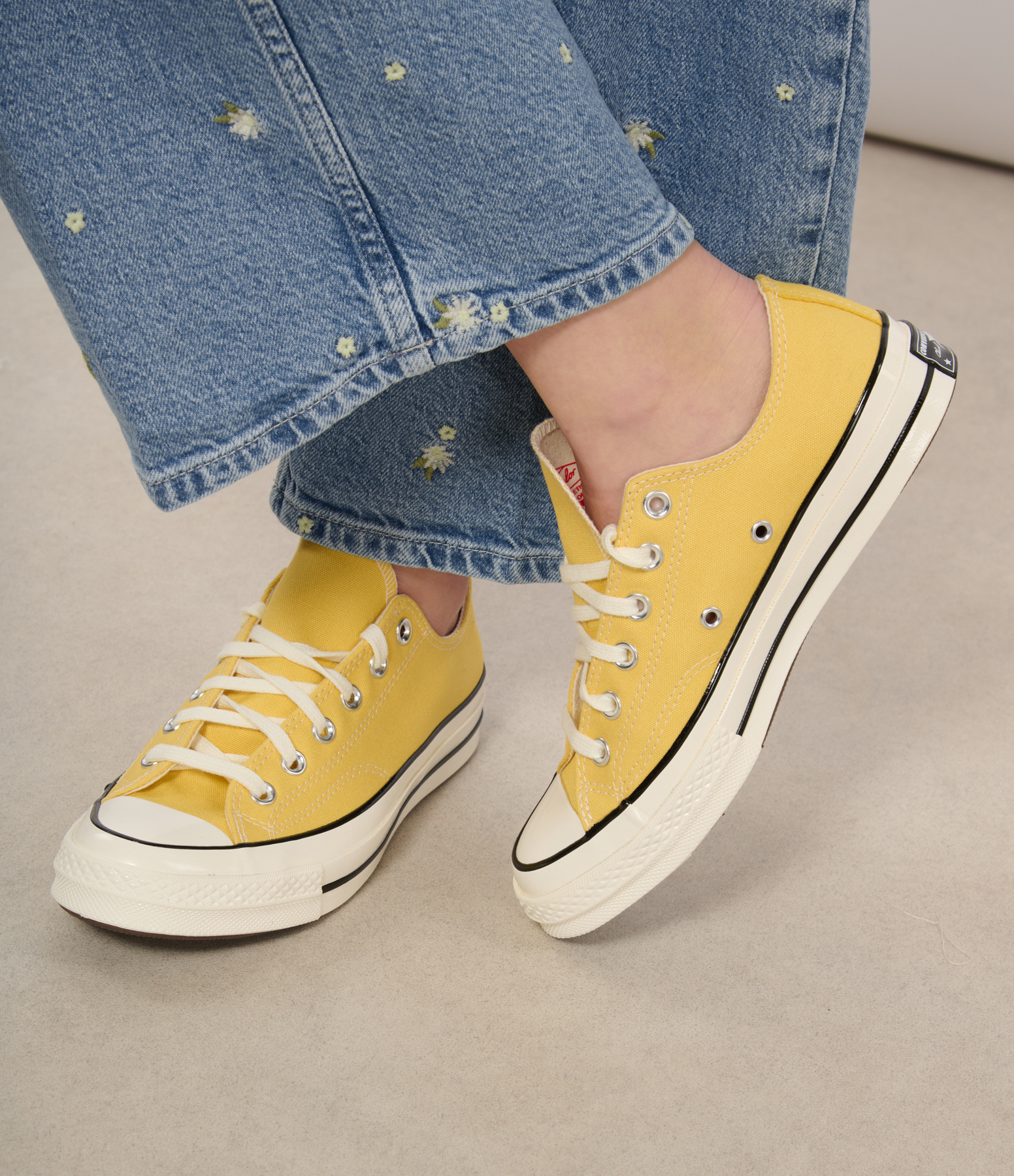 Chuck 70 Ox Bananas Egret Black trainers