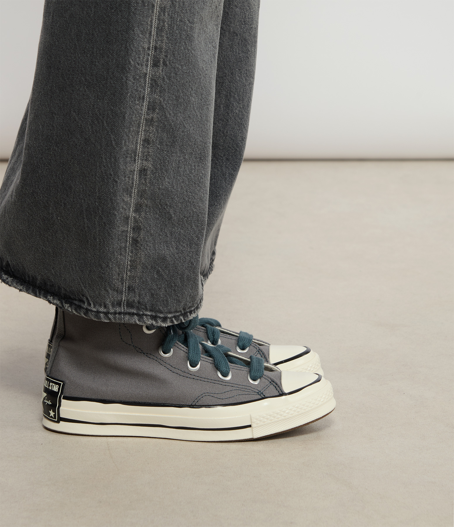 Chuck 70 Hi Sharkskin True Nature Egret trainers