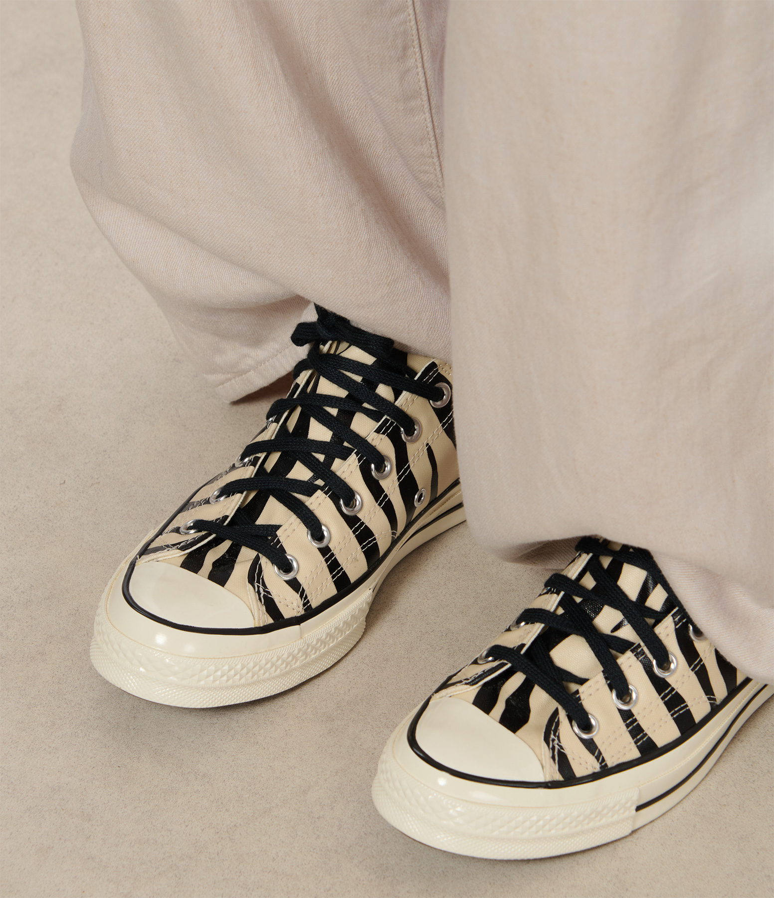 Chuck 70 Ox Light Dune Black Egret trainers