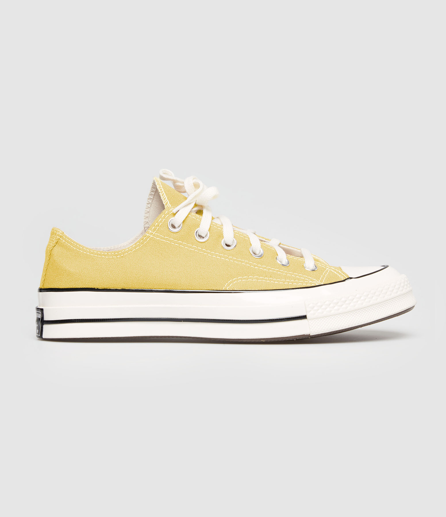 Chuck 70 Ox Bananas Egret Black trainers
