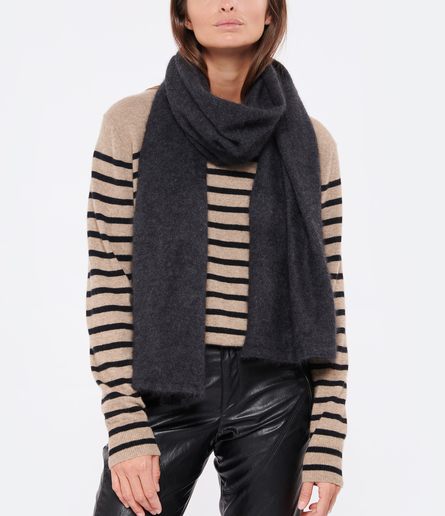 Raccon Scarf – Dark Grey