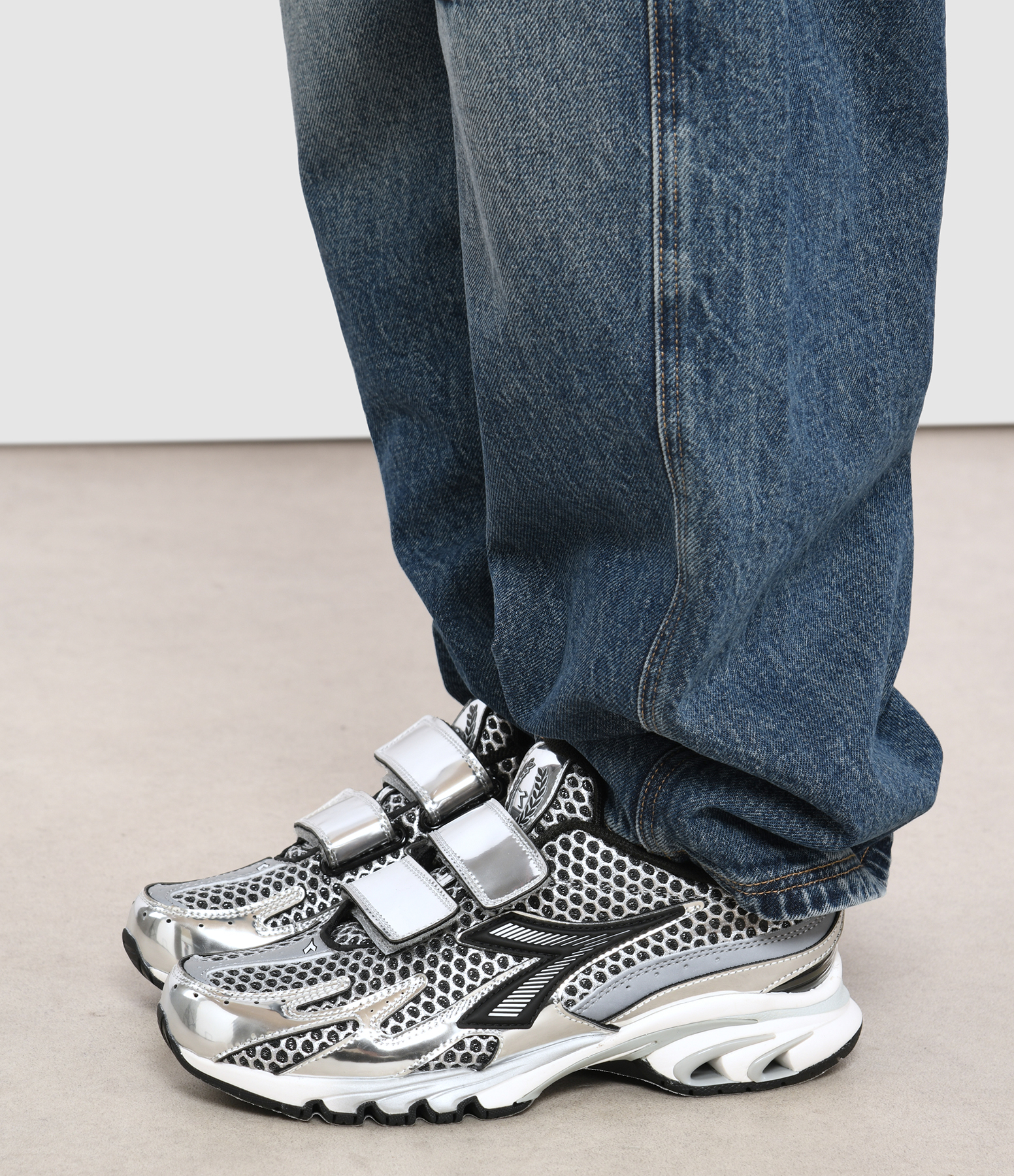 Mythos Propulsion 280 Strap trainers in silver and black