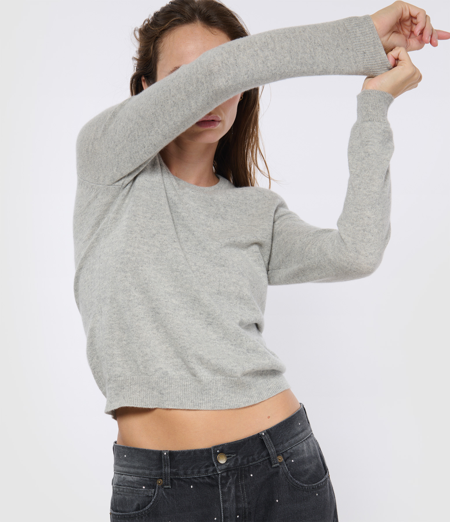 Classic Round-Neck Cashmere Jumper in Silver-Grey
