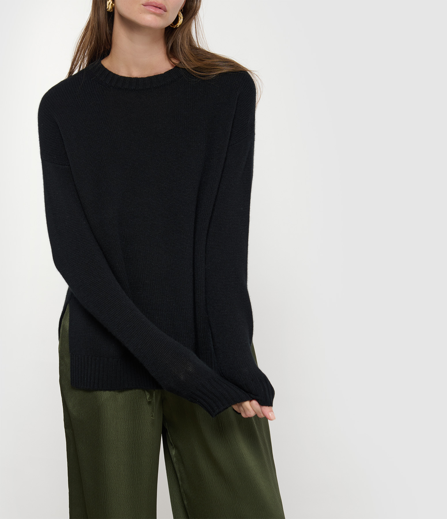 Black Cashmere Round-Neck Jumper