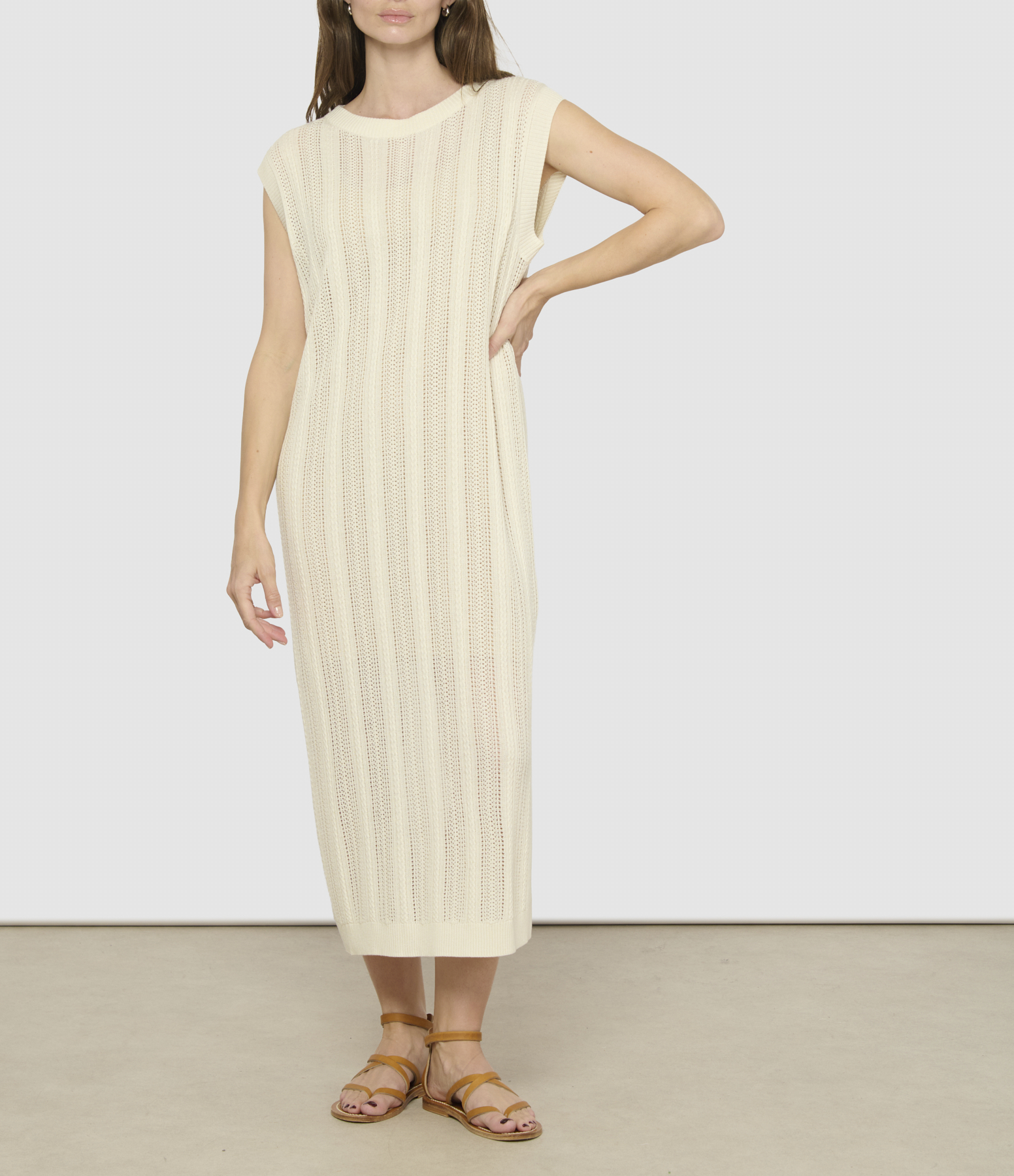 Loose-fitting, sleeveless dress with vertical openwork in natural green