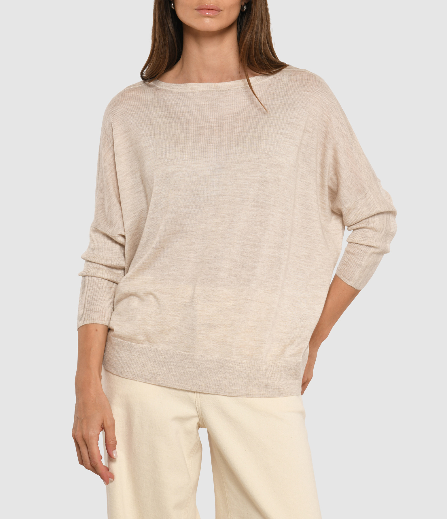 Ultra-fine, oversized crew-neck, boat-neck jumper with 3/4-length sleeves in dove grey