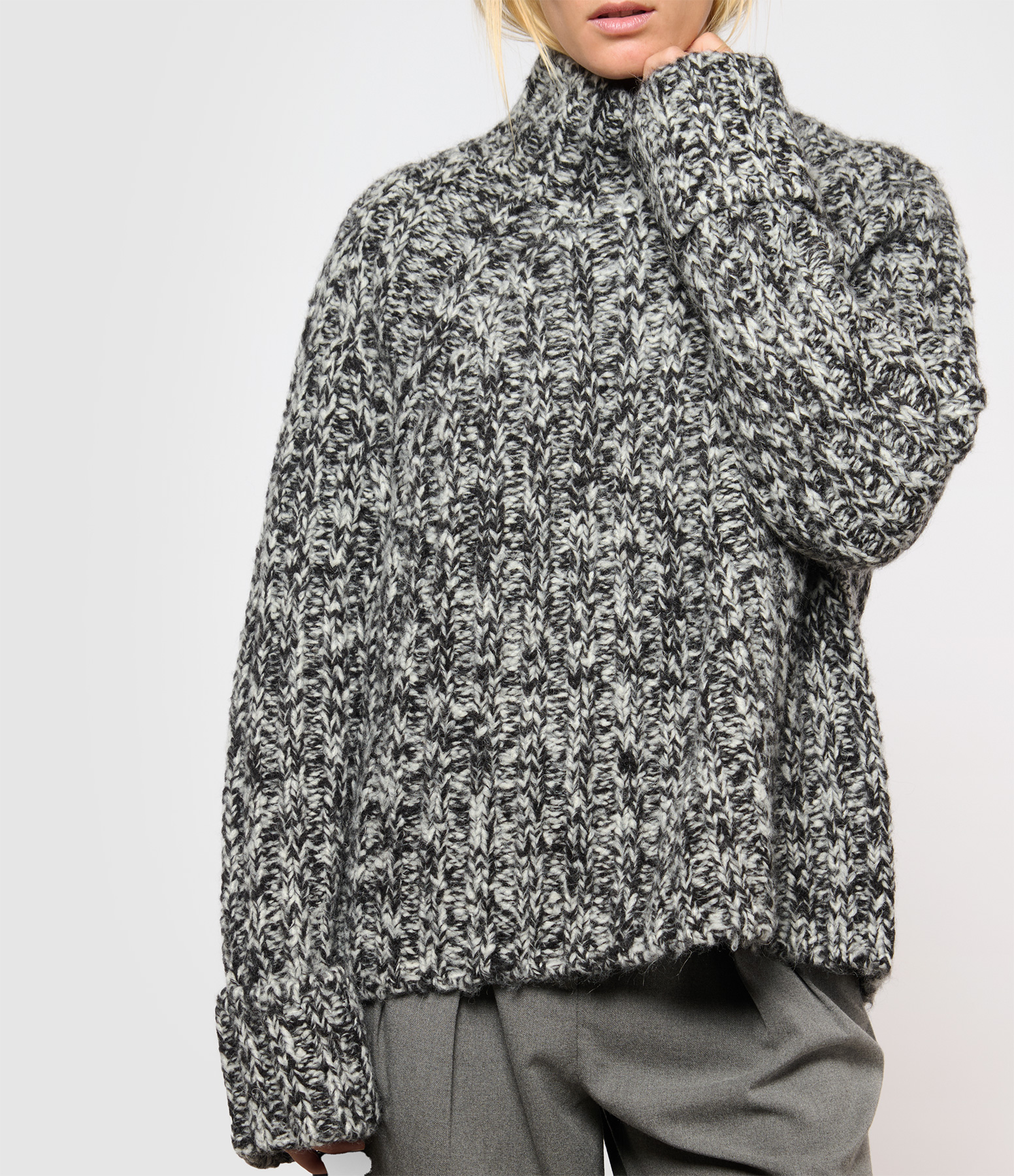 Genera Black and White Jumper