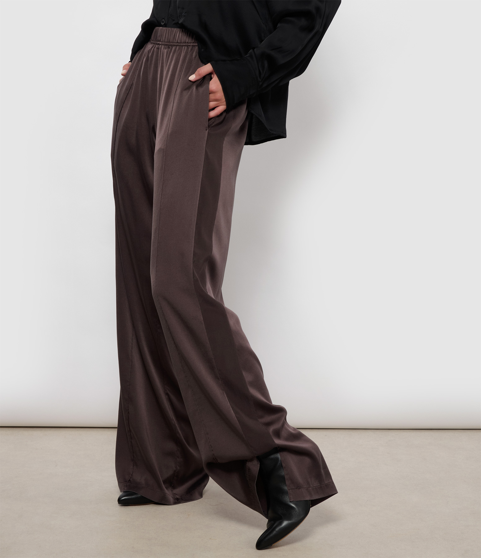 Loose-fitting Lava Silk Satin Jogging Trousers